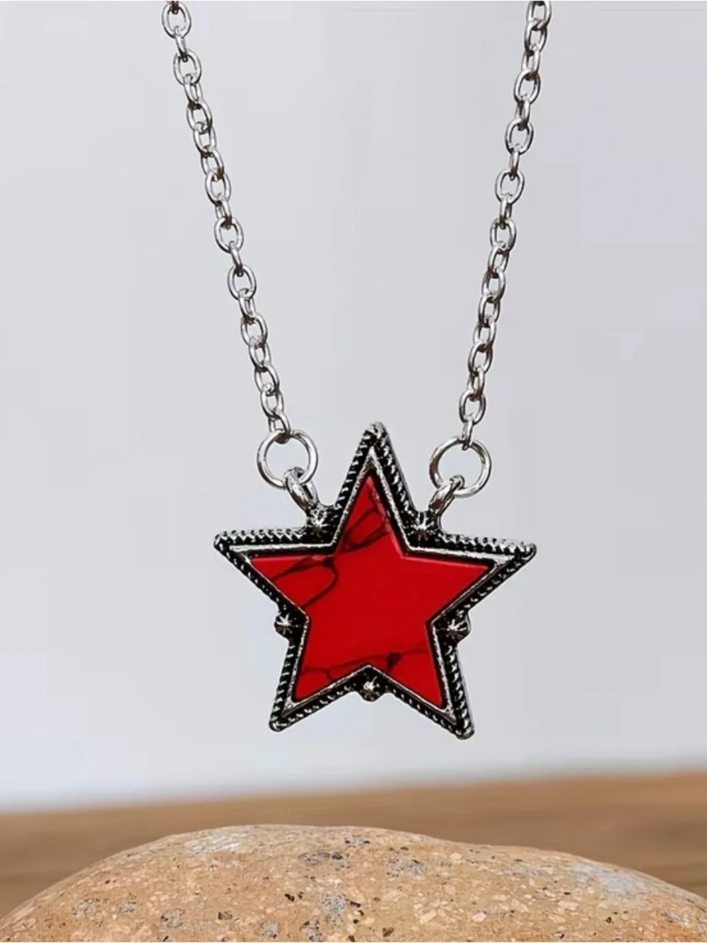 Red ⭐️ - Picture 1 of 1